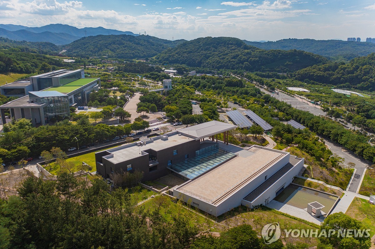 대구미술관(위)과 대구간송미술관(아래)