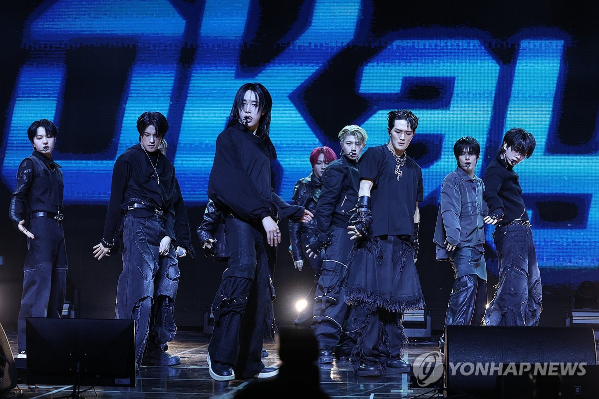 싸이커스 쇼케이스 무대